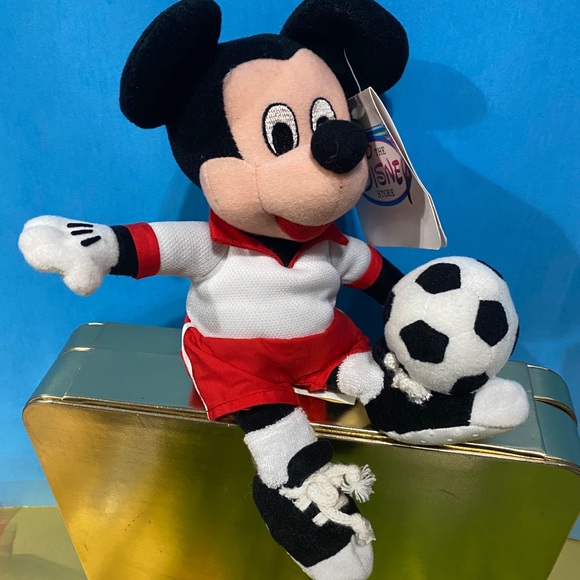 DISNEY STORE EXCLUSIVE NWT VTG 1990’s SOCCER MICKEY MOUSE RETIRED BEAN BAG PLUSH - Picture 3 of 10